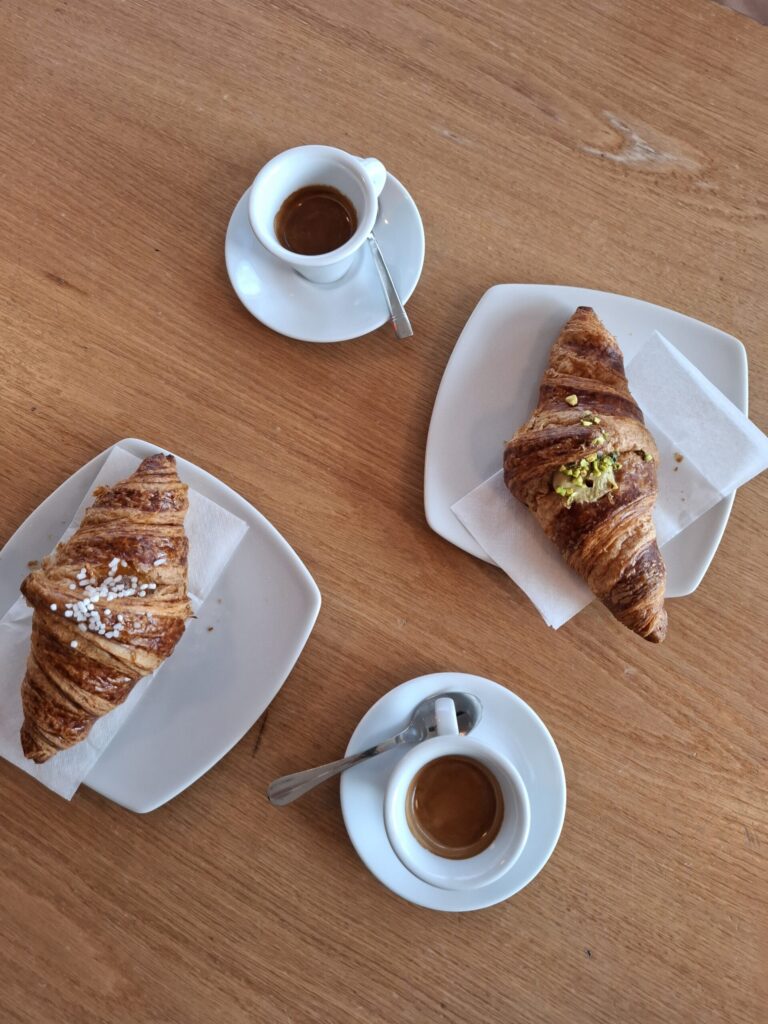 Brioche confettura e pistacchio